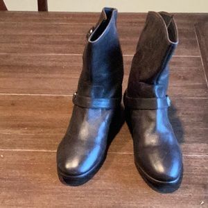 Women’s Ugg Brown Boots Size 11